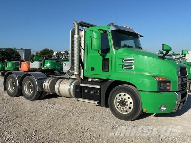 Mack AN64T Trækkere