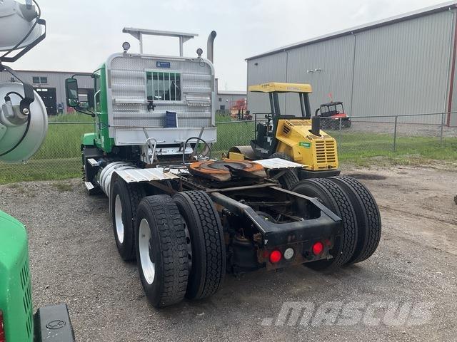 Mack AN64T Trækkere