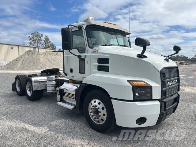 Mack AN64T Trækkere