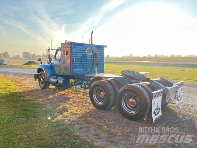 Mack B-61 Trækkere