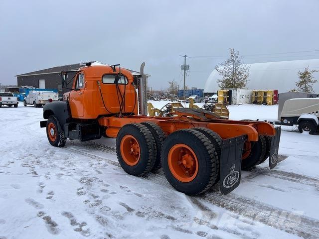 Mack B615T Trækkere