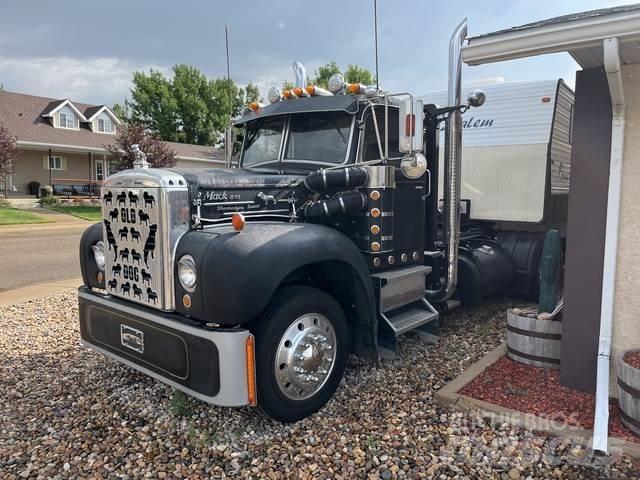 Mack B75 Trækkere