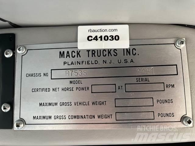 Mack B75 Trækkere