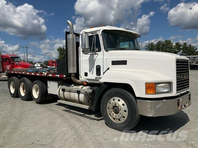 Mack CH 613 Lastbil med lad/Flatbed