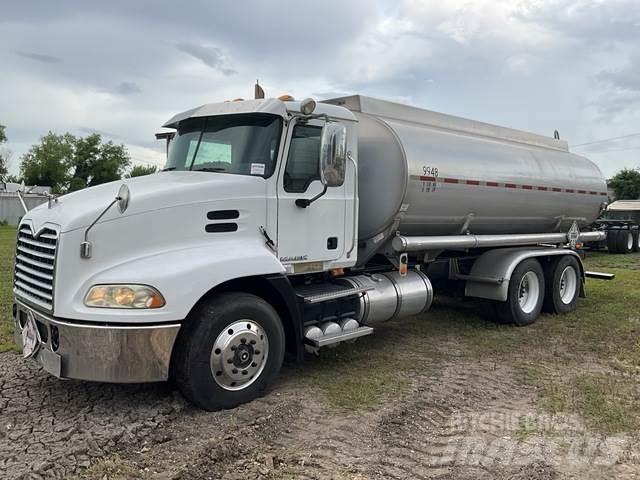 Mack CH613 Tankbiler