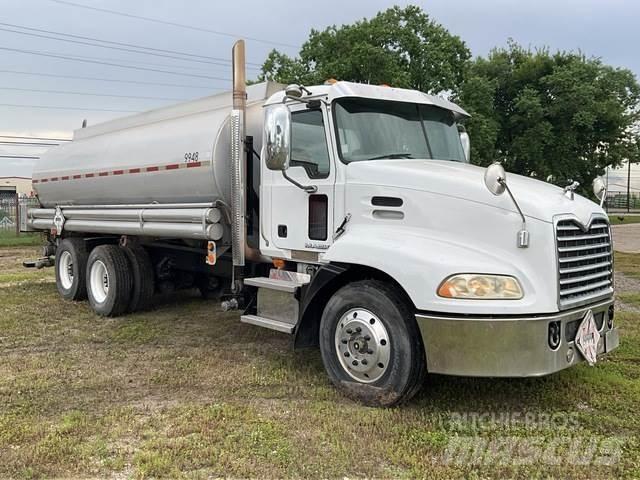 Mack CH613 Tankbiler