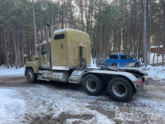 Mack CHN613 Trækkere
