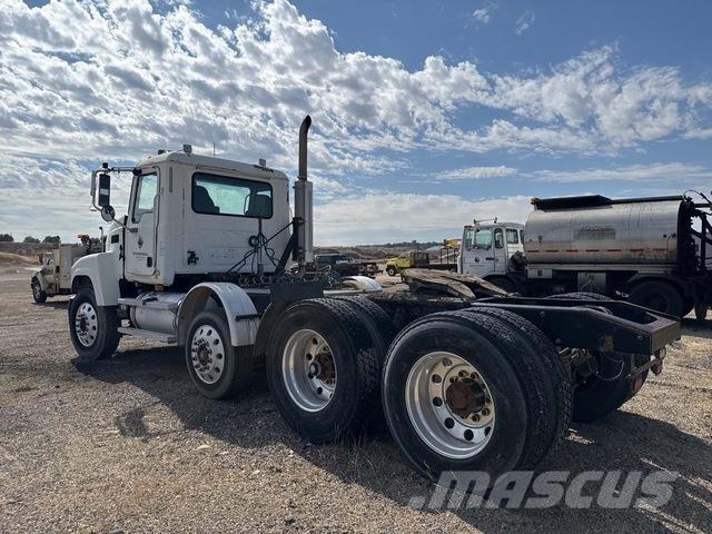 Mack CHN613 Trækkere