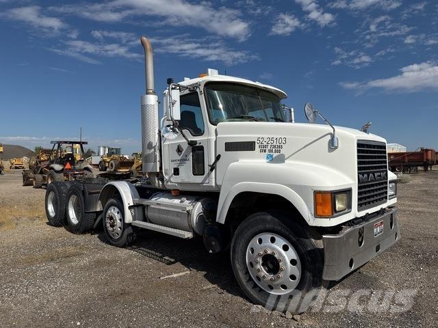 Mack CHN613 Trækkere