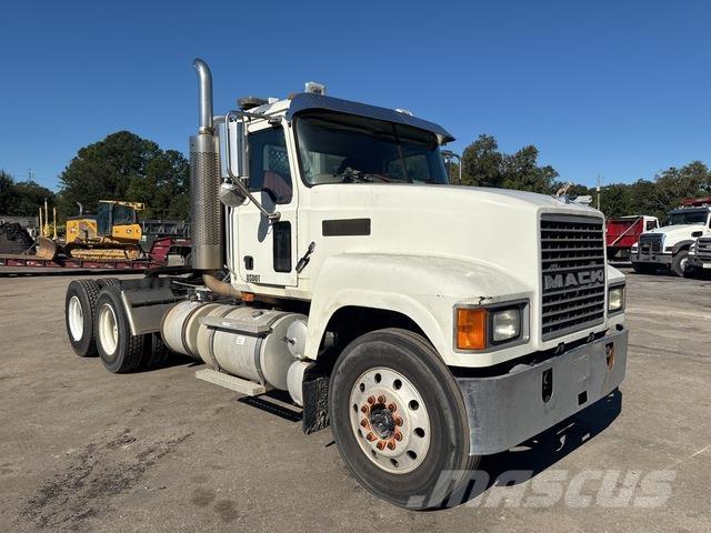 Mack CHN613 Trækkere