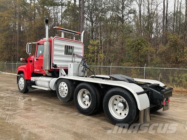 Mack CHN613 Trækkere