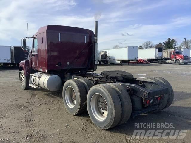 Mack CHU613 Trækkere