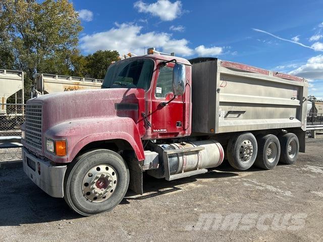 Mack CHU613 Lastbiler med tip