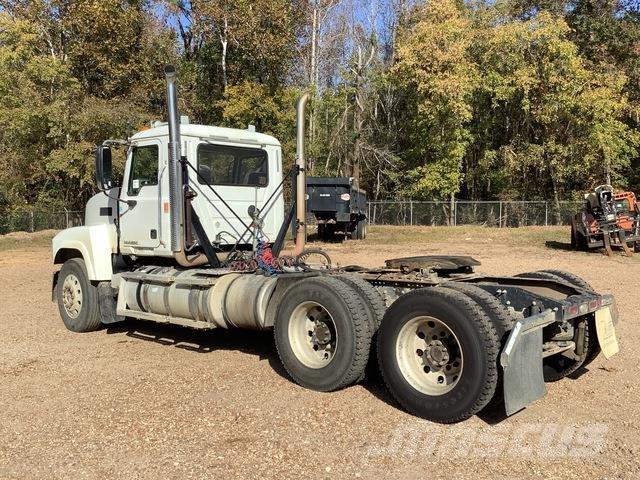 Mack CHU613 Trækkere