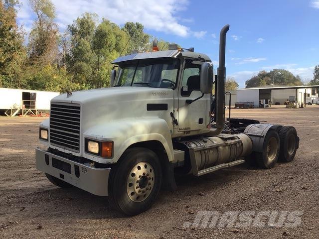 Mack CHU613 Trækkere