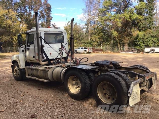 Mack CHU613 Trækkere