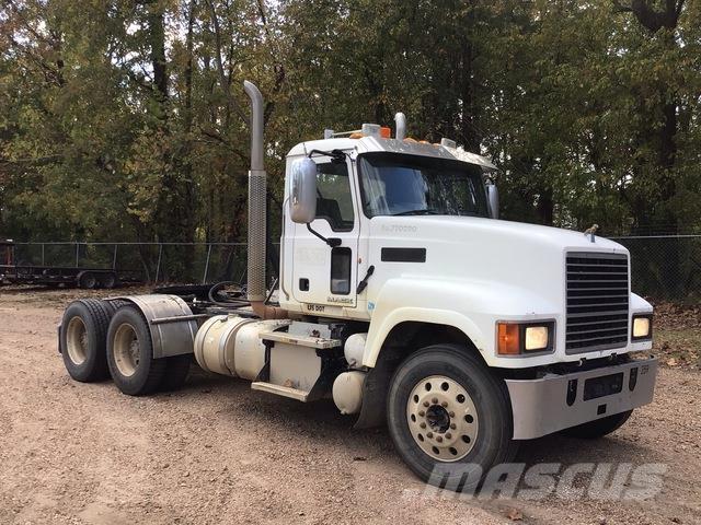 Mack CHU613 Trækkere