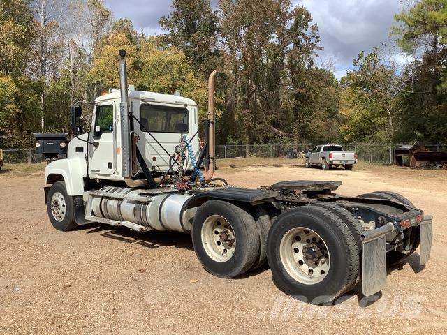 Mack CHU613 Trækkere