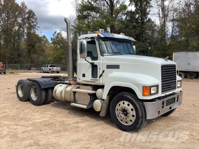 Mack CHU613 Trækkere