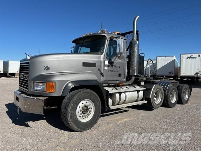 Mack CL713 Trækkere