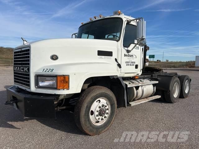 Mack CL733 Trækkere