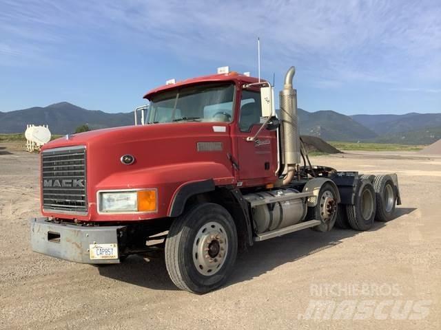 Mack CL733 Trækkere