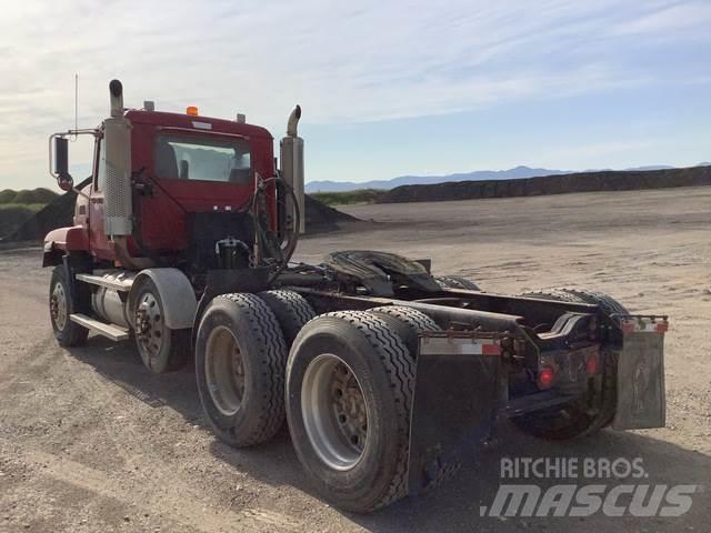 Mack CL733 Trækkere