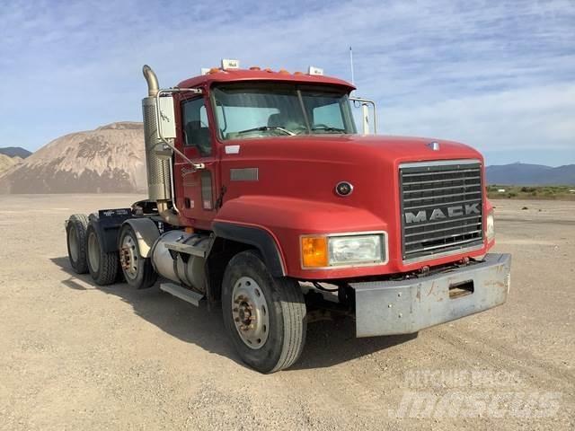 Mack CL733 Trækkere