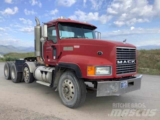 Mack CL733 Trækkere