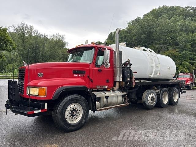 Mack CL733 Slamsuger