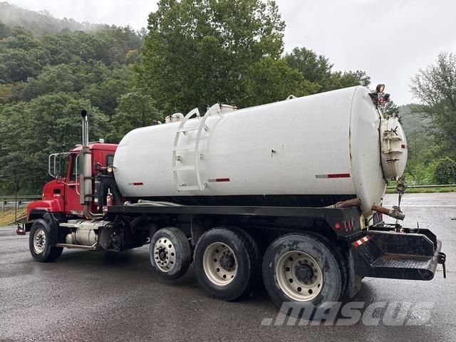 Mack CL733 Slamsuger