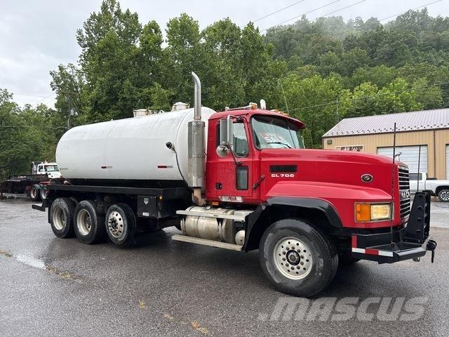 Mack CL733 Slamsuger