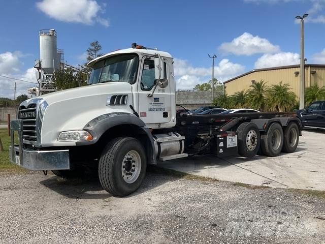 Mack CT713 Skip loader