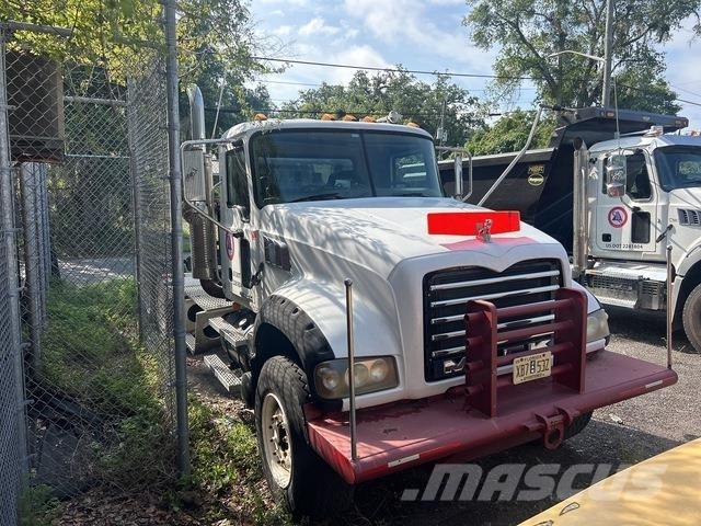 Mack CTP713 Trækkere