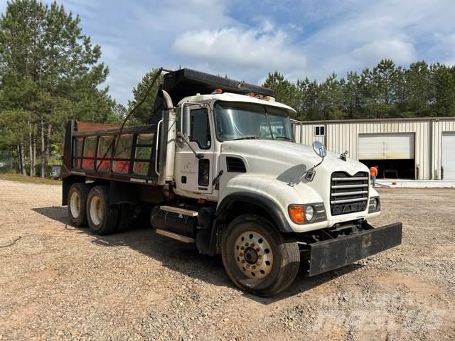 Mack CV700 Lastbiler med tip