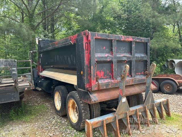 Mack CV700 Lastbiler med tip