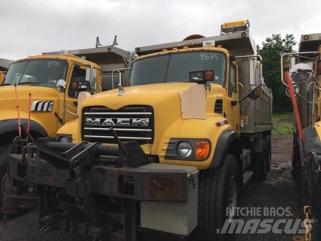 Mack CV700 Sneskovle og -plove