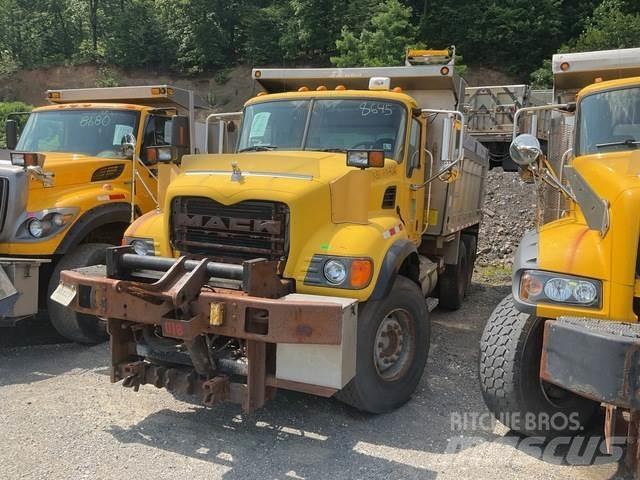 Mack CV700 Sneskovle og -plove