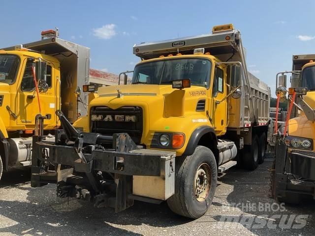 Mack CV700 Sneskovle og -plove