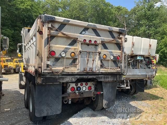 Mack CV700 Sneskovle og -plove