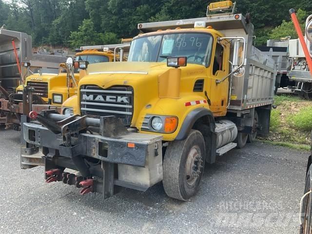 Mack CV700 Sneskovle og -plove
