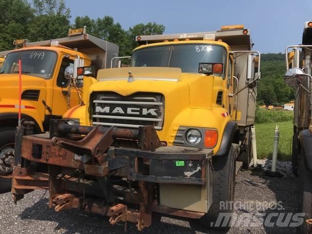 Mack CV700 Sneskovle og -plove