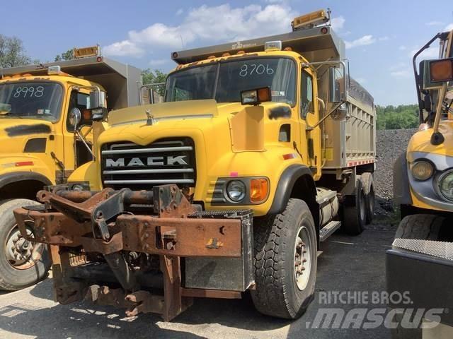 Mack CV700 Sneskovle og -plove