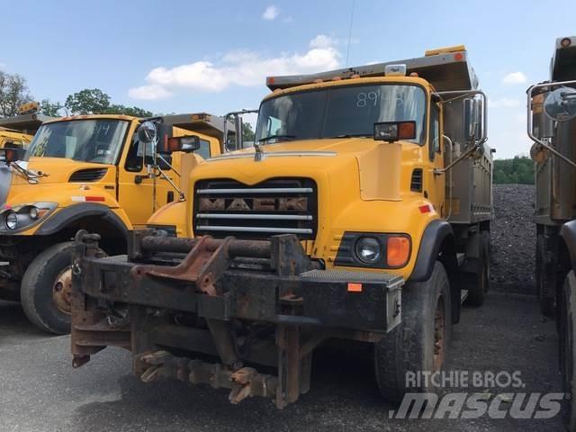 Mack CV700 Sneskovle og -plove