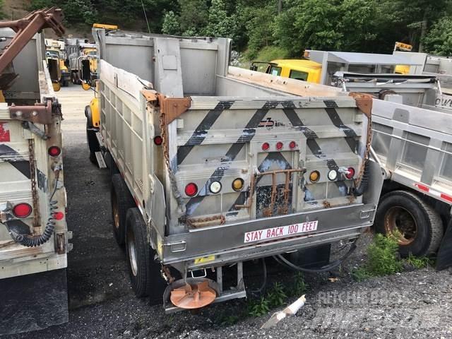 Mack CV700 Sneskovle og -plove