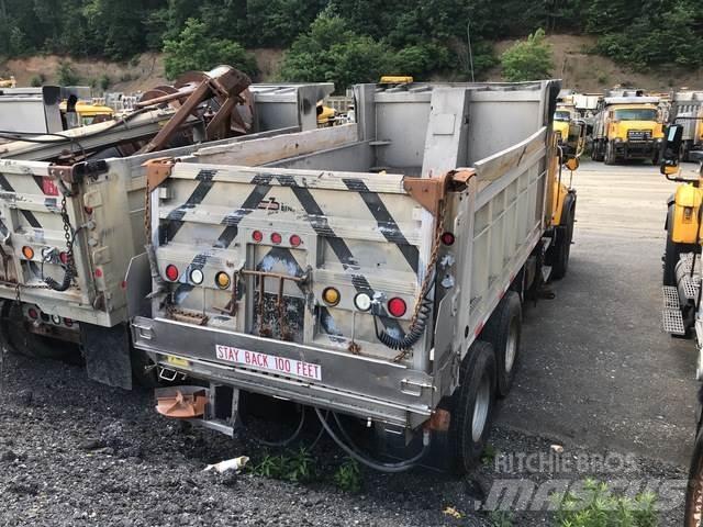 Mack CV700 Sneskovle og -plove