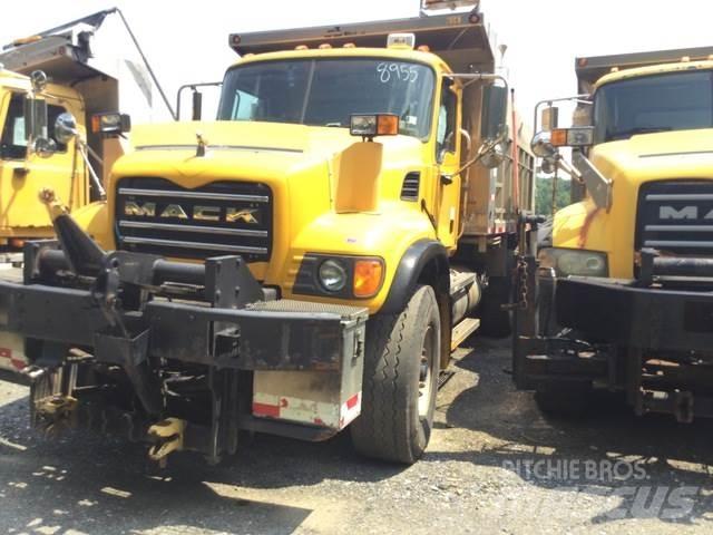 Mack CV700 Sneskovle og -plove