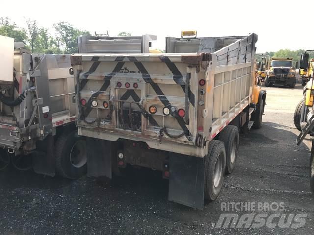 Mack CV700 Lastbiler med tip