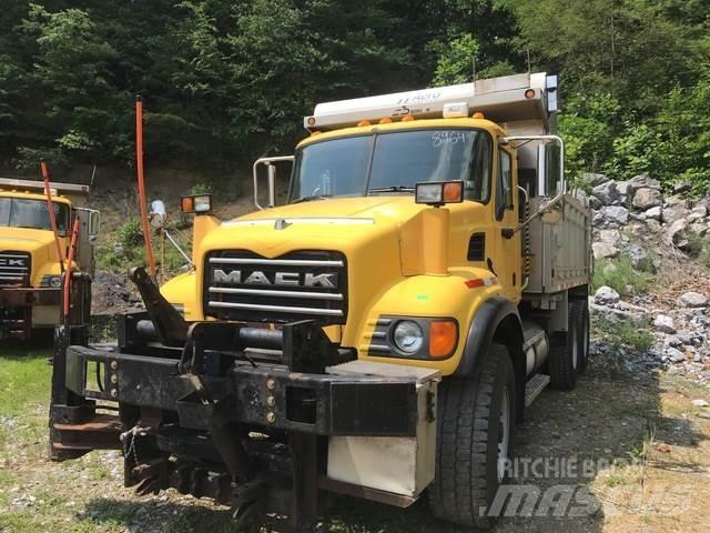 Mack CV700 Sneskovle og -plove