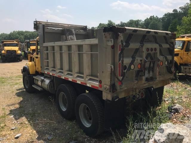 Mack CV700 Sneskovle og -plove